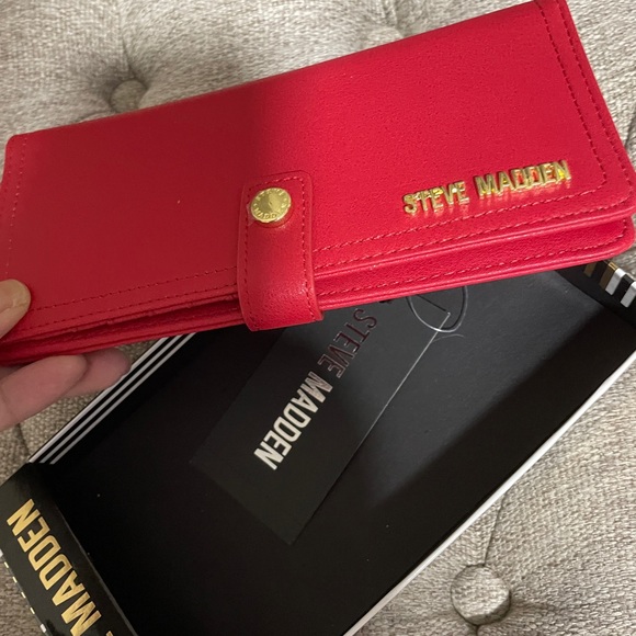 Steve Madden Red Wallet - Picture 2 of 4